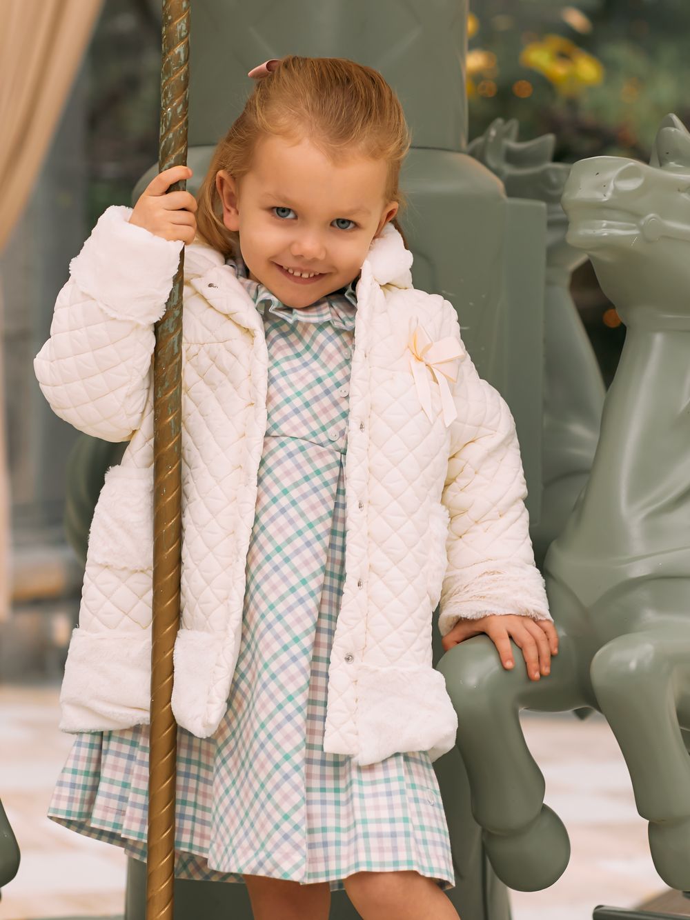 Ecru quilted raincoat