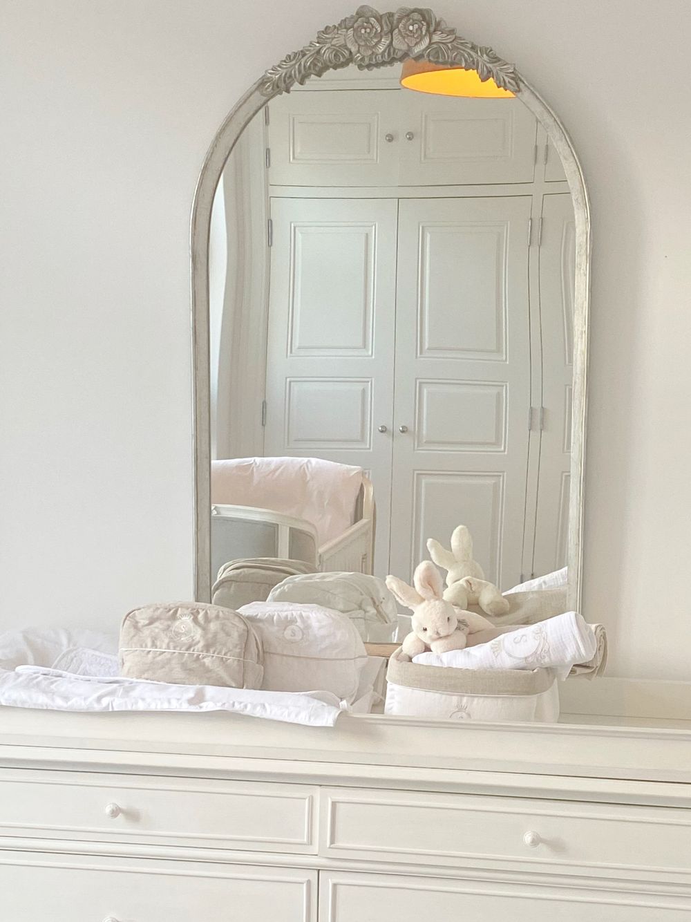 White linen nécessaire