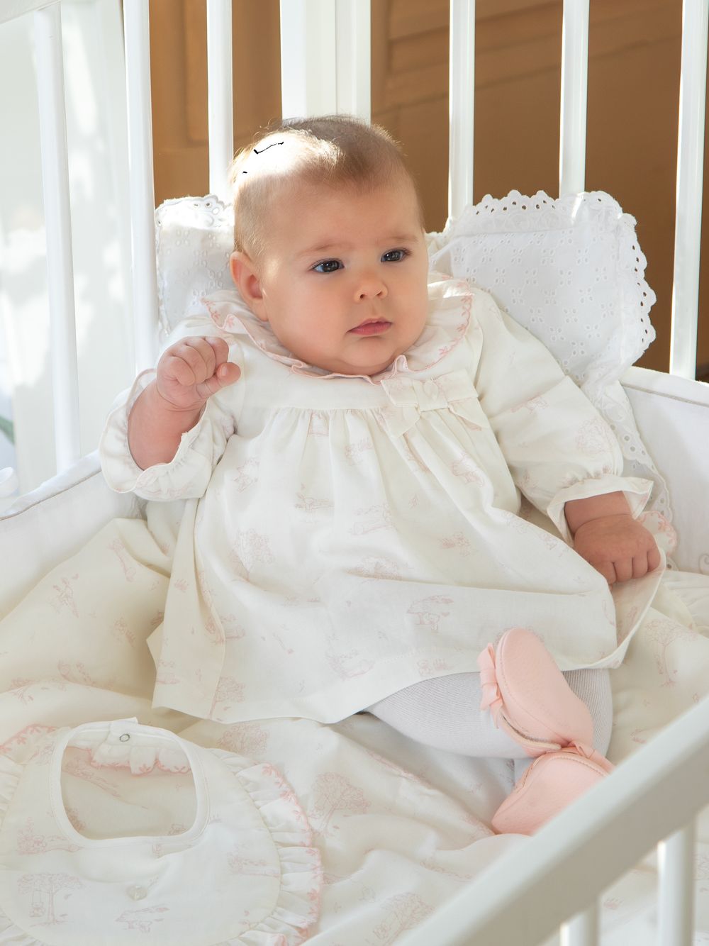 White dress with frilled collar