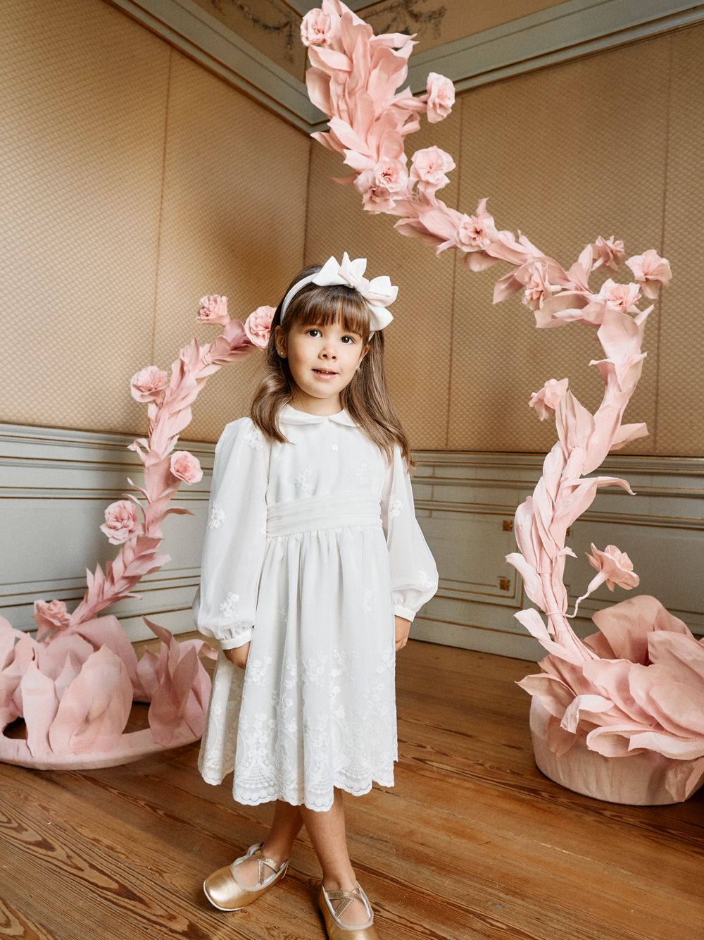 Beige headband with an elegant bow