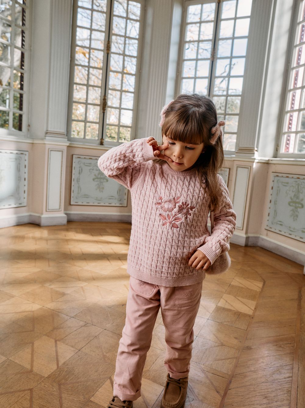 Elegant pale pink embroidered trousers