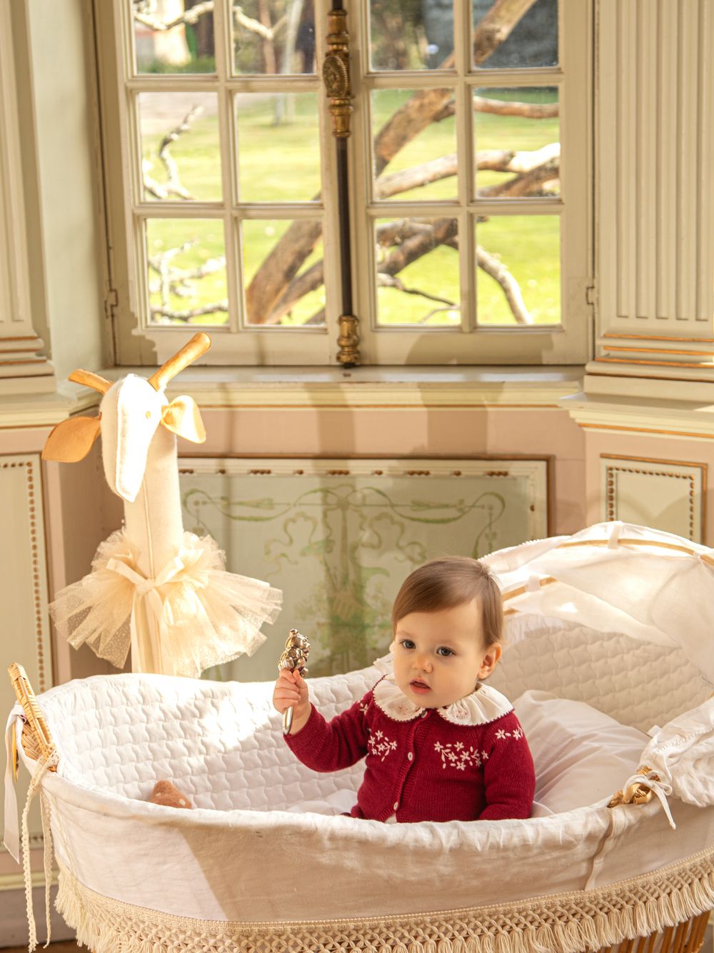 Burgundy knit cardigan with elegant embroidery
