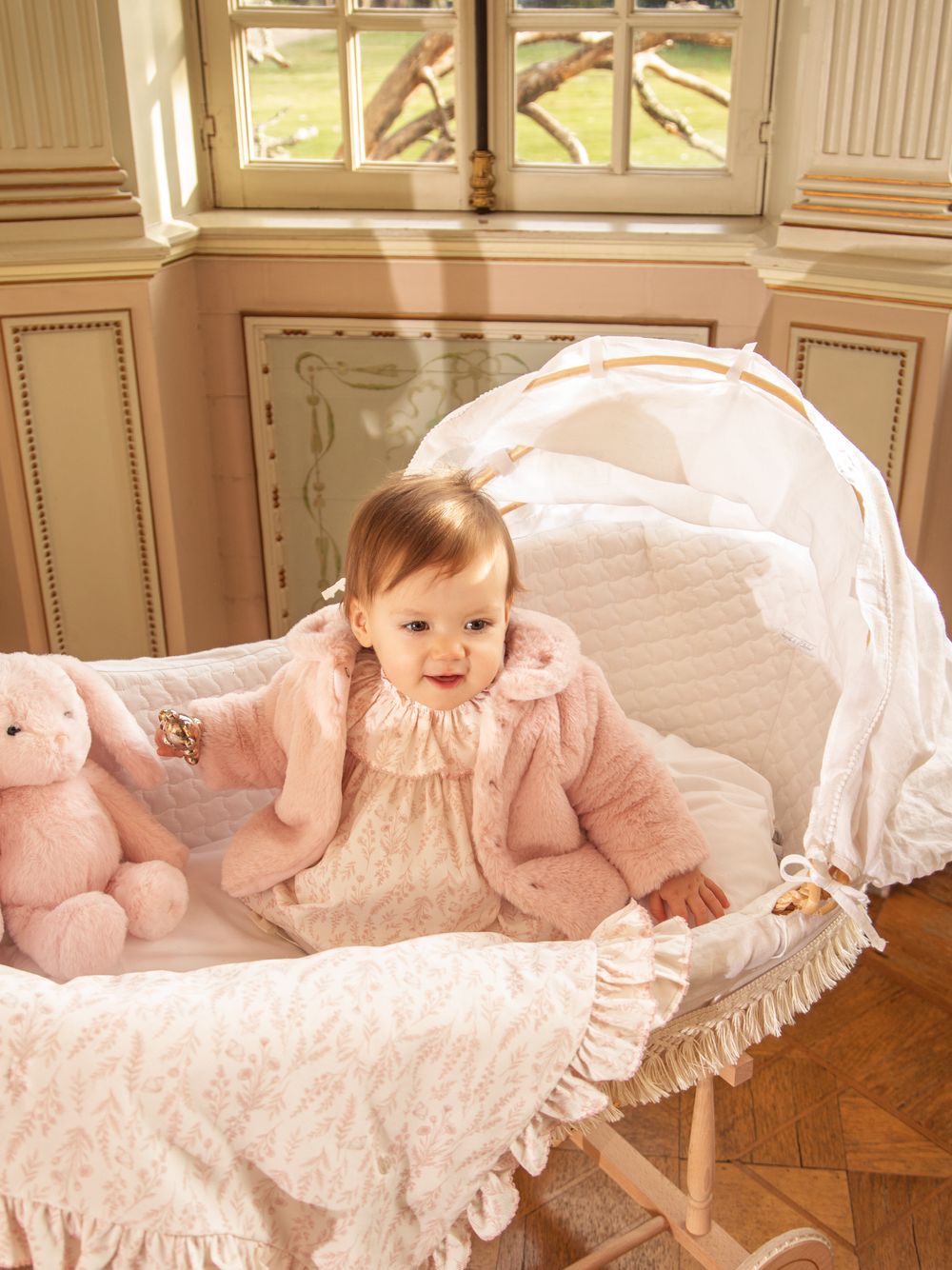 Elegant pink faux fur coat for girls