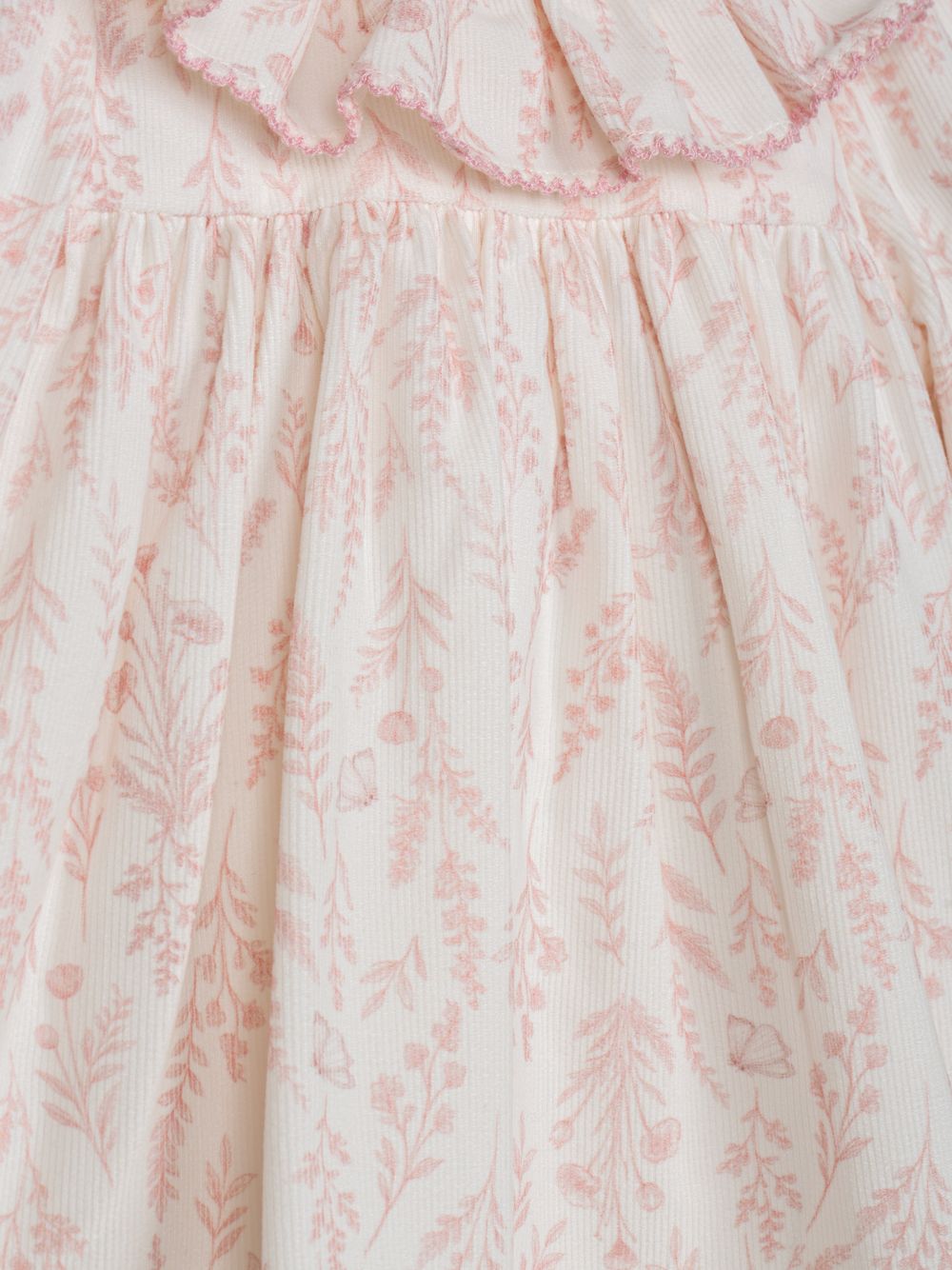 Elegant pink dress with ruffle