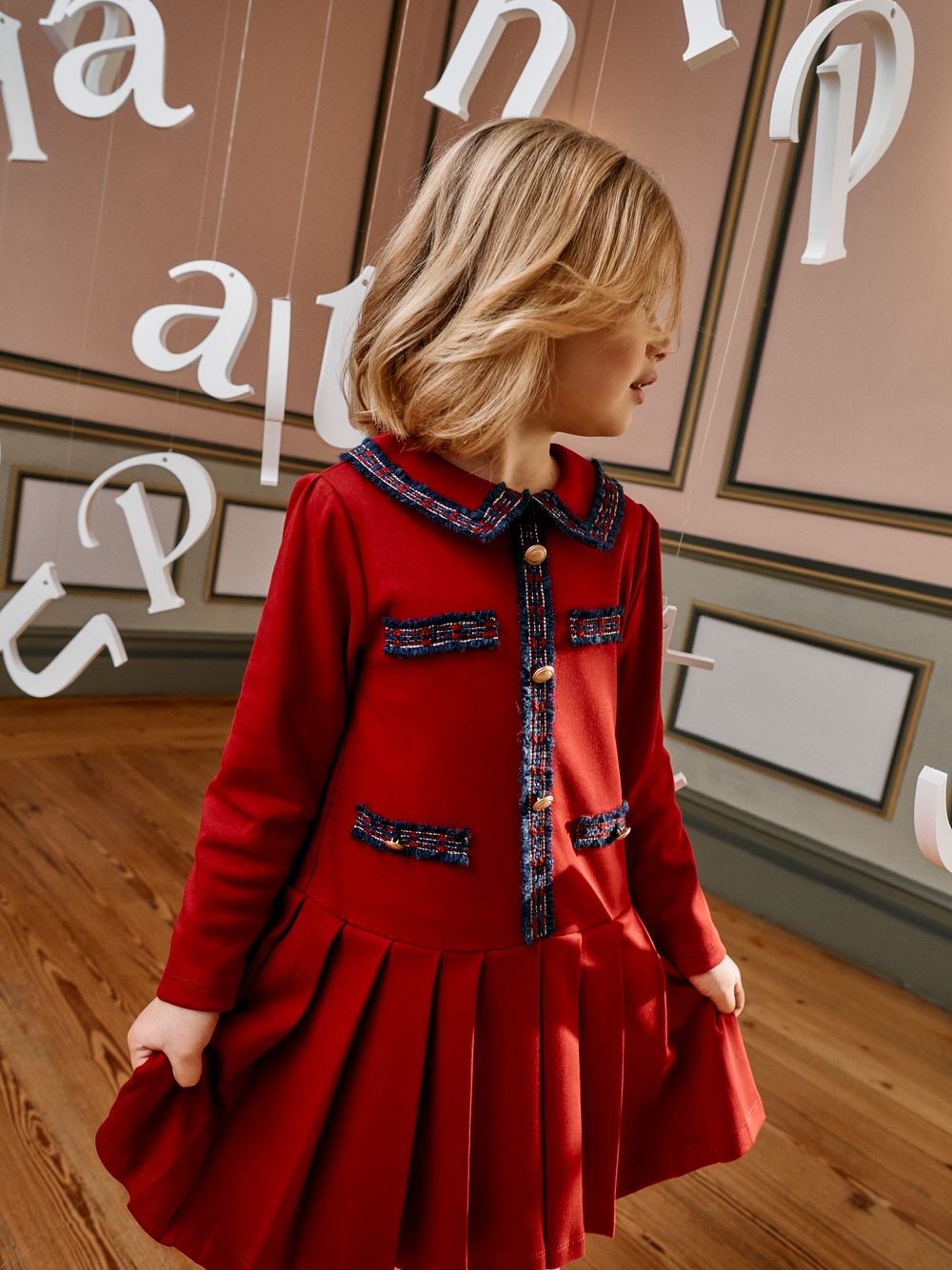 Elegant red dress with refined details