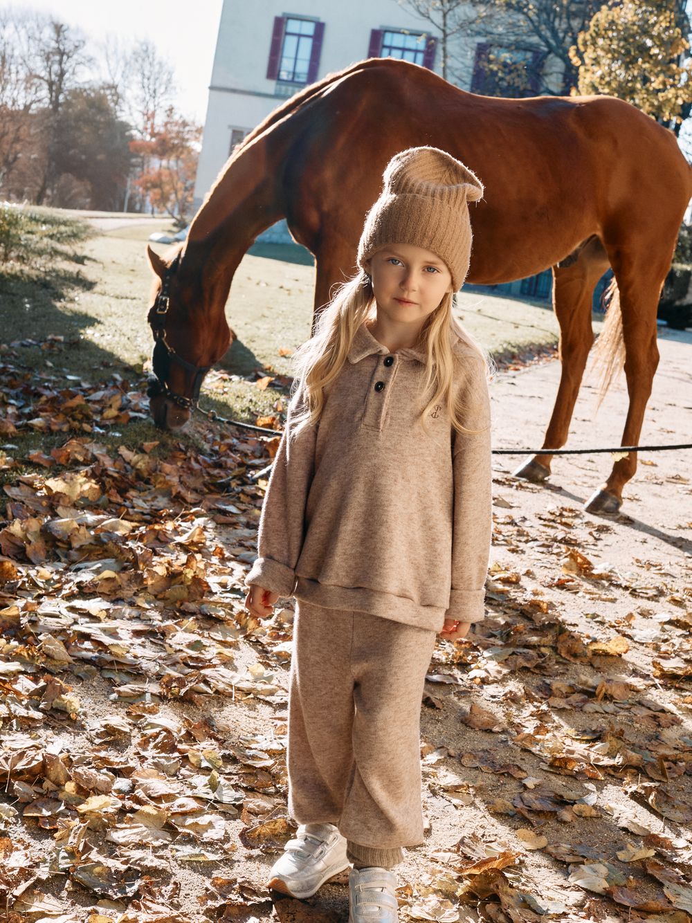 Elegant dark brown set for girls