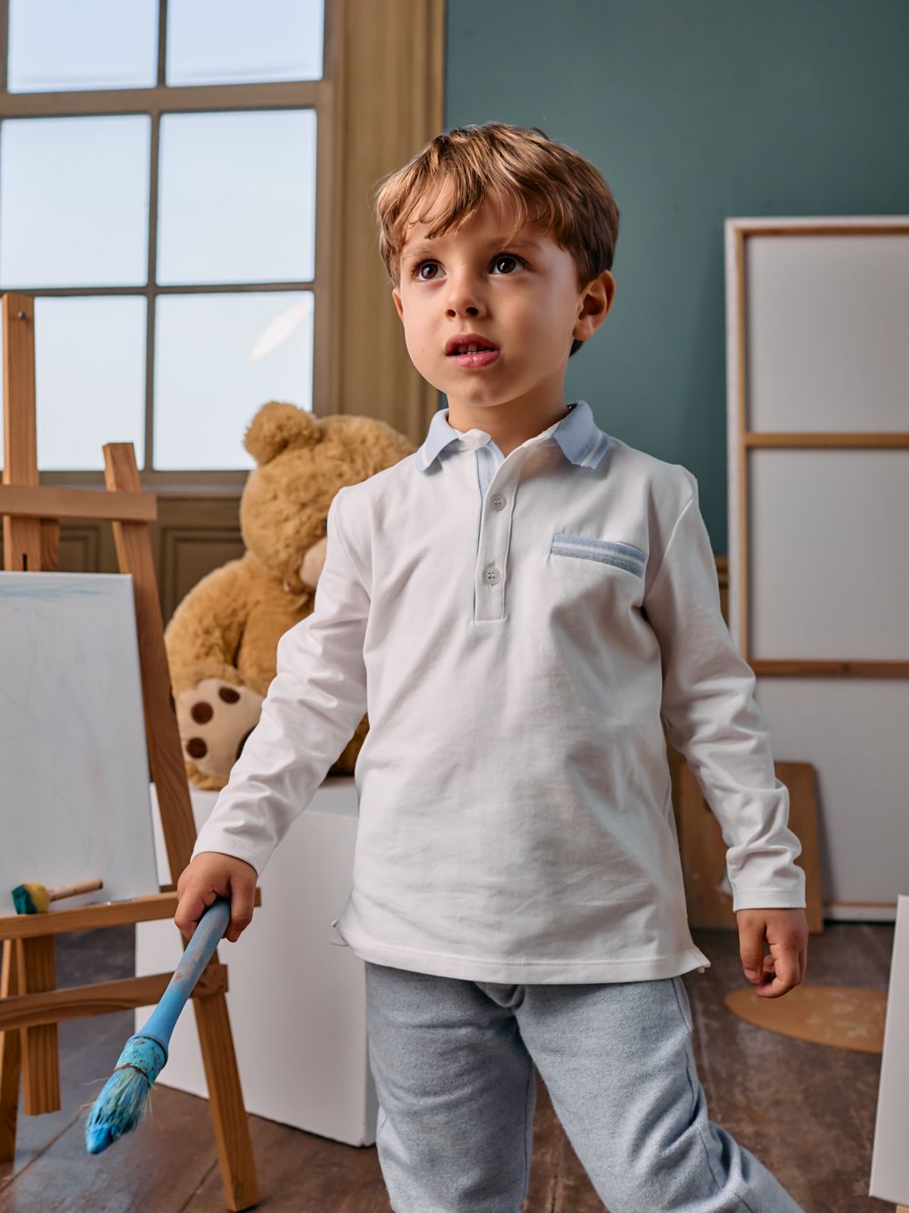 Ecru polo with blue collar