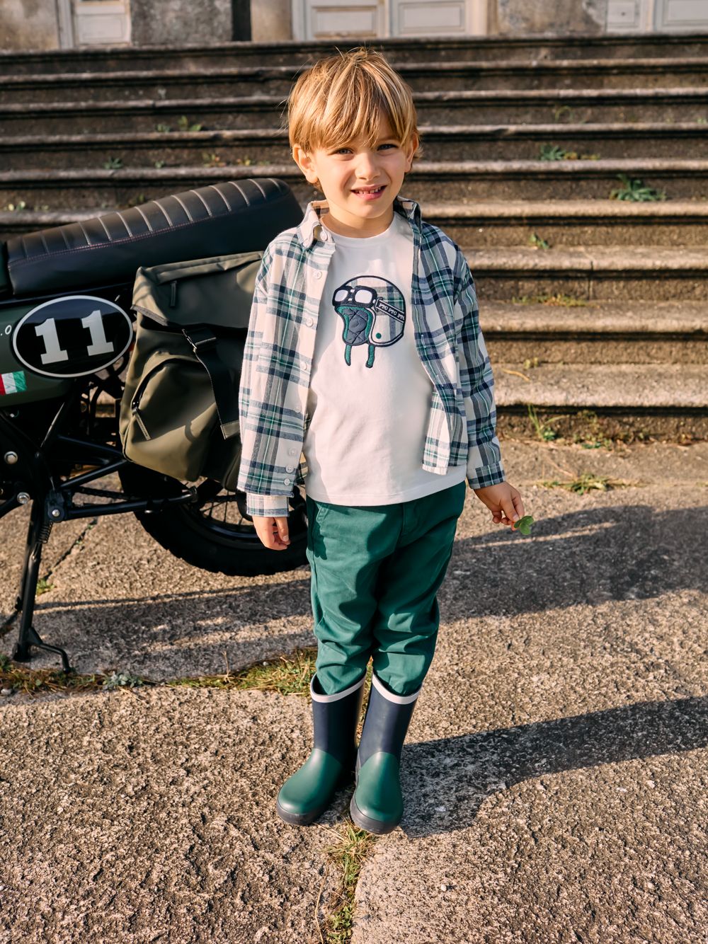 Checks helmet t-shirt