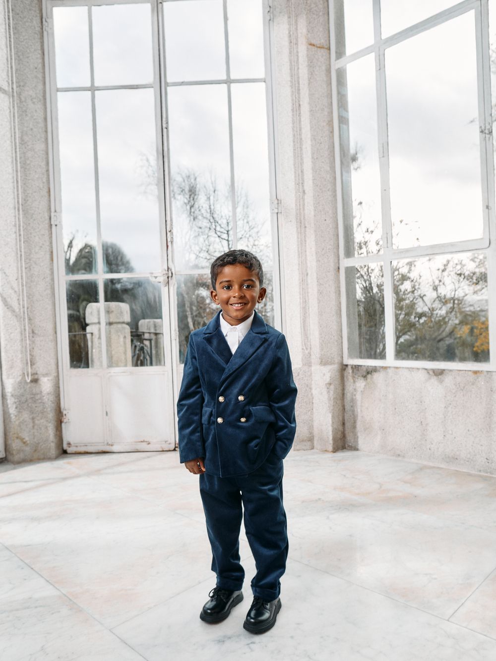 Elegant navy blue velvet trousers