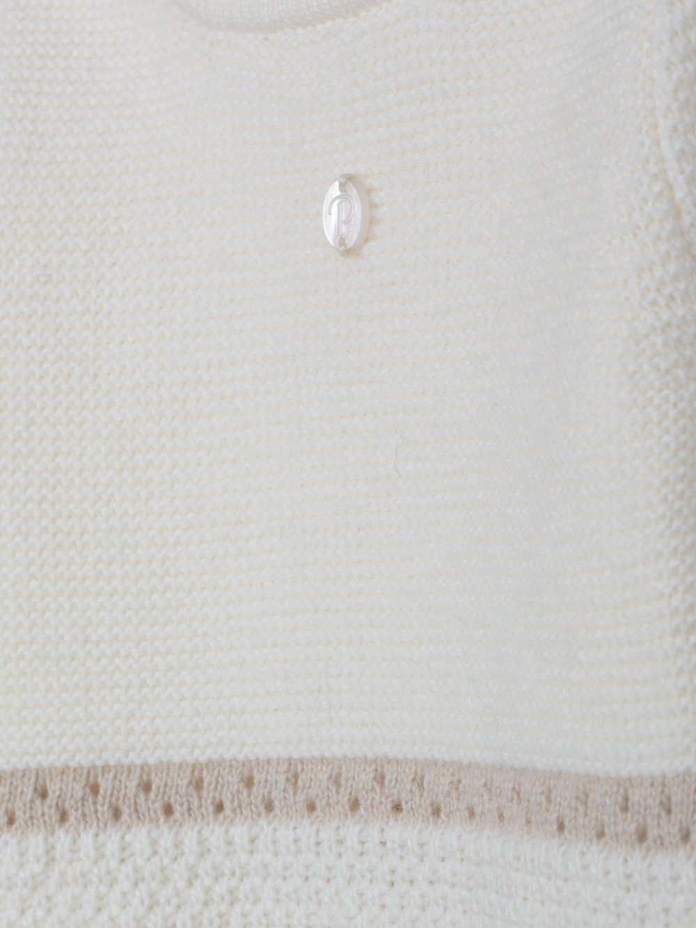 Ecru knitted set with an elegant design