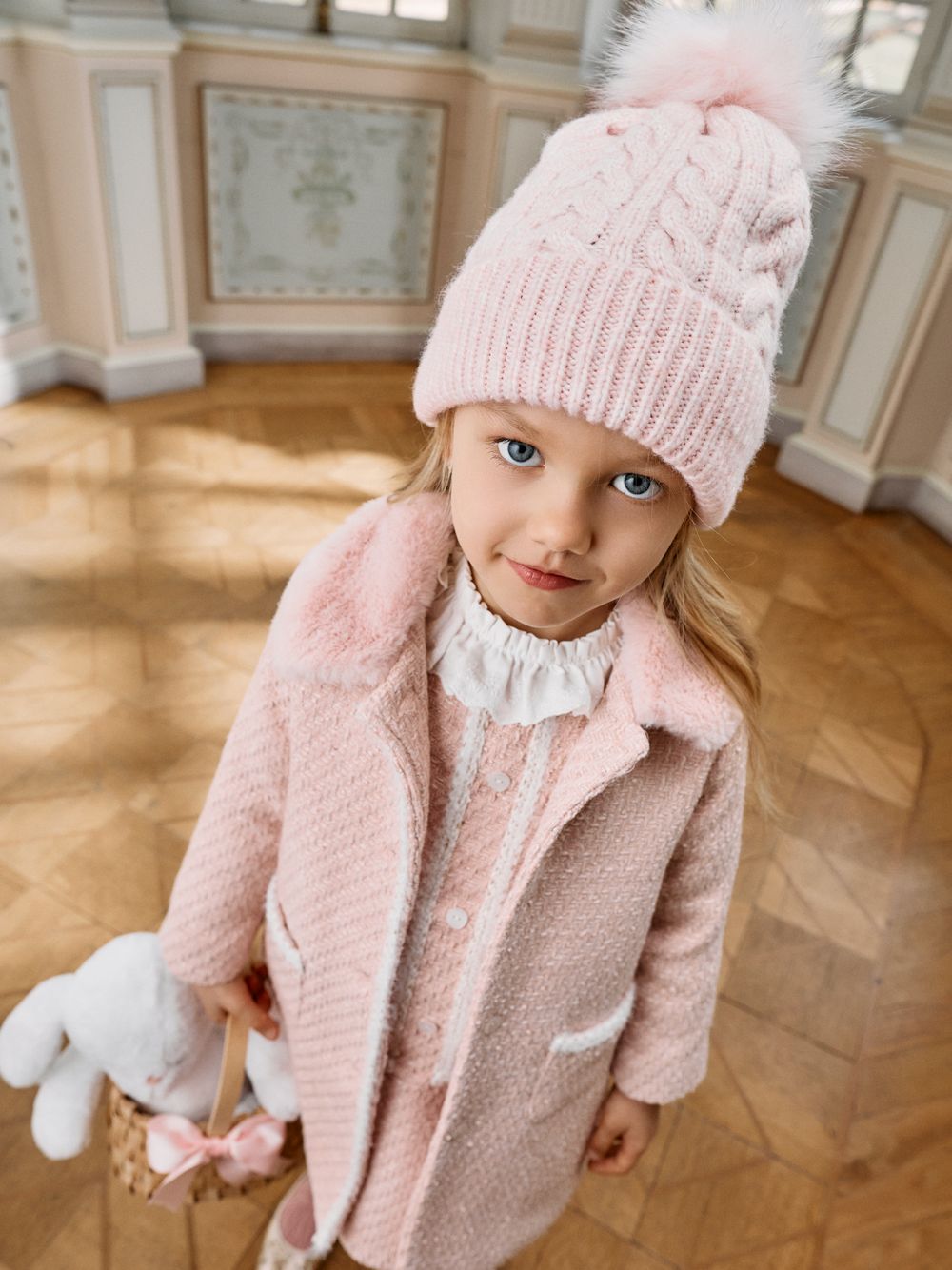 Elegant pale pink coat with fur collar