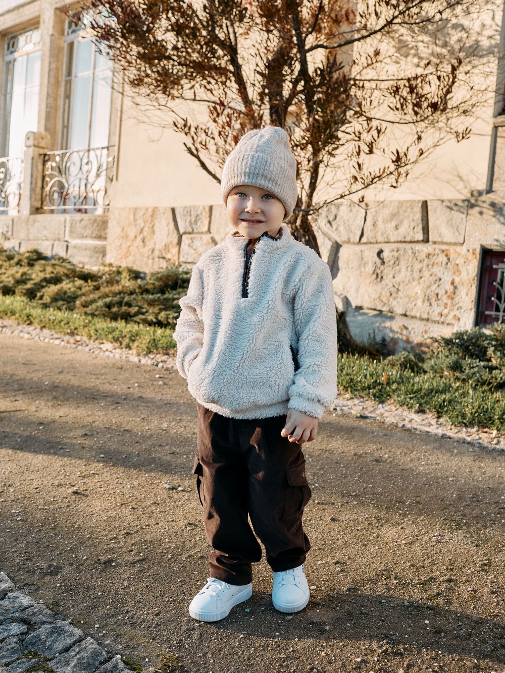 Brown trousers with a elegant belt