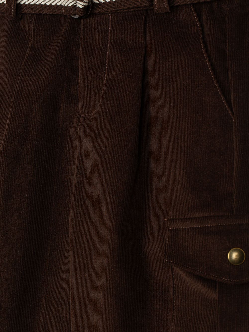 Brown trousers with a elegant belt